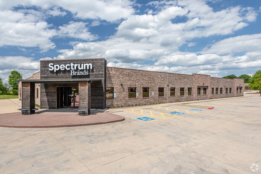 More Photos Of 3401 SE Macy Rd, Bentonville Unknown For Lease