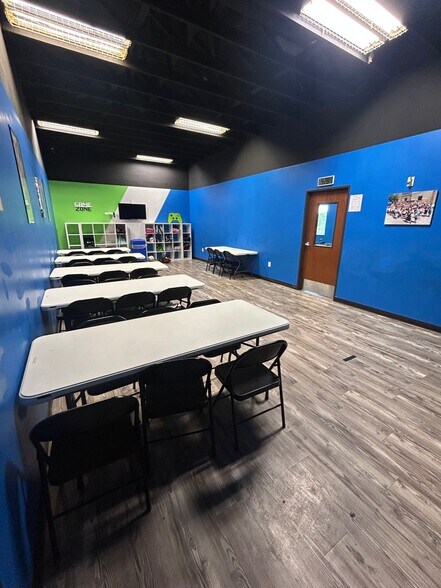 More Photos Of 2401 S A W Grimes Blvd, Round Rock Freestanding For Sale