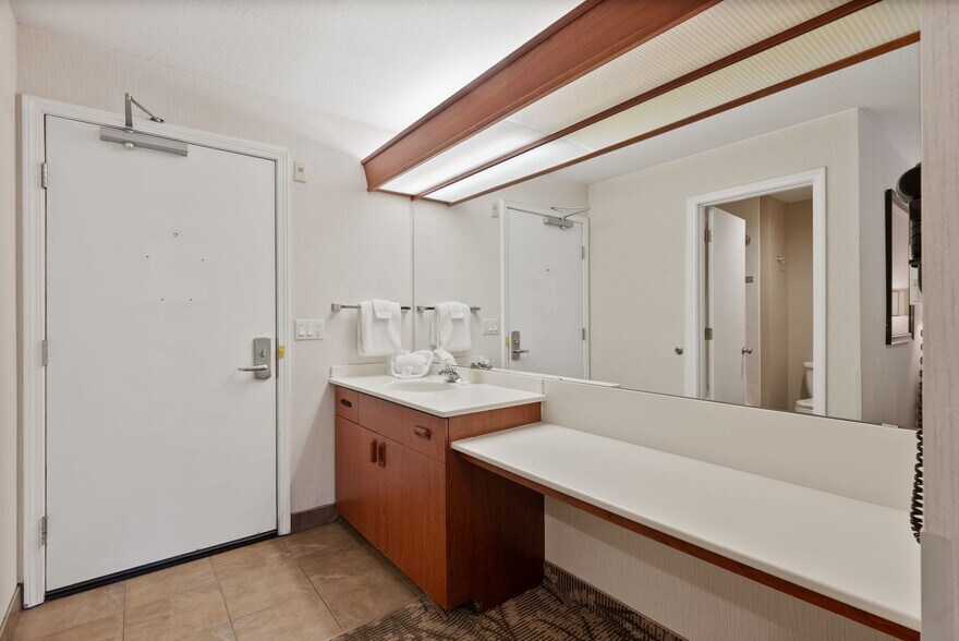 More Photos Of 3105 NE O. B. Riley Rd, Bend Hotel For Sale