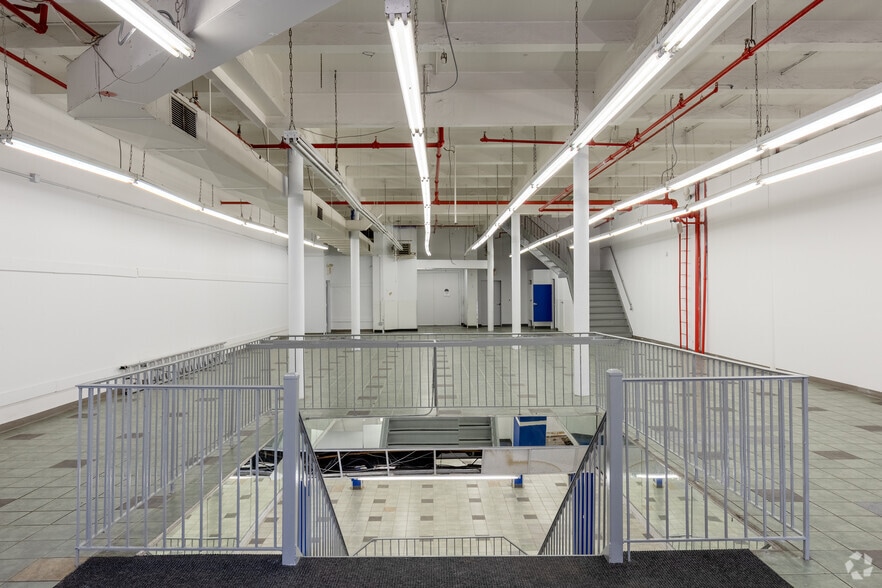 More Photos Of 512 W 181st St, New York Office For Sale