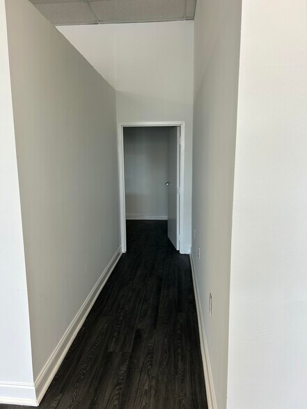 More Photos Of 496 S Pleasantburg Dr, Greenville Storefront Retail Office For Lease