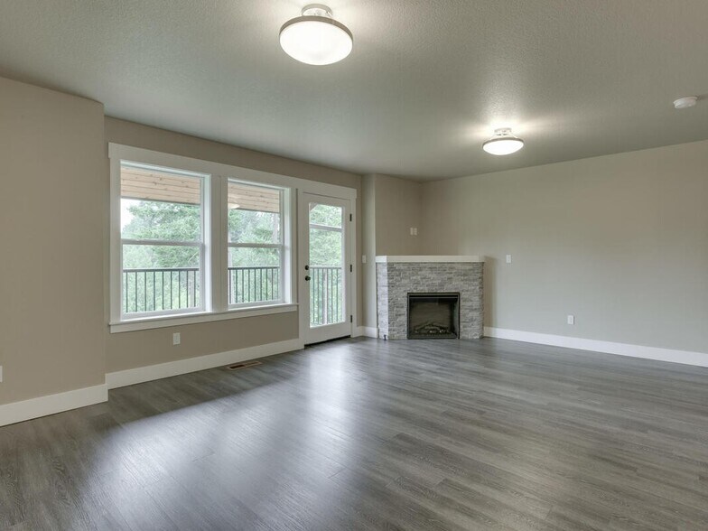 More Photos Of 16809 Chula Vista Ave, Sandy Multifamily For Sale