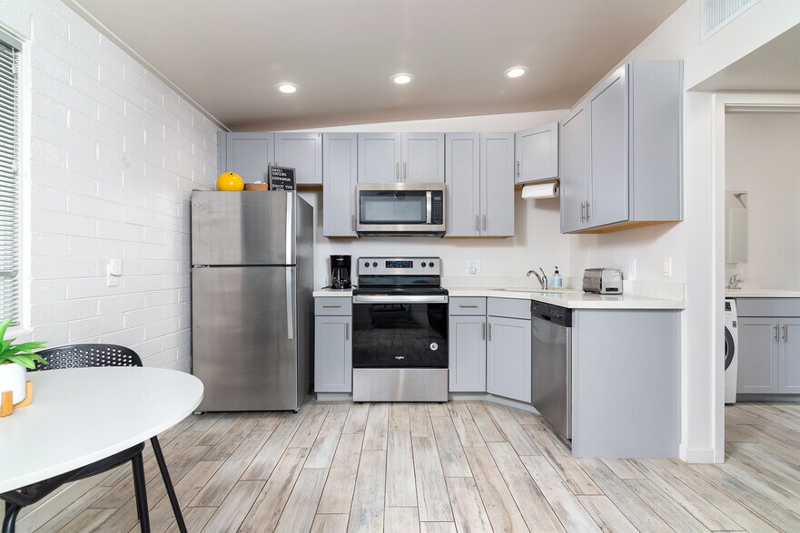More Photos Of 914 S Kenwood Cir, Tempe Apartments For Sale