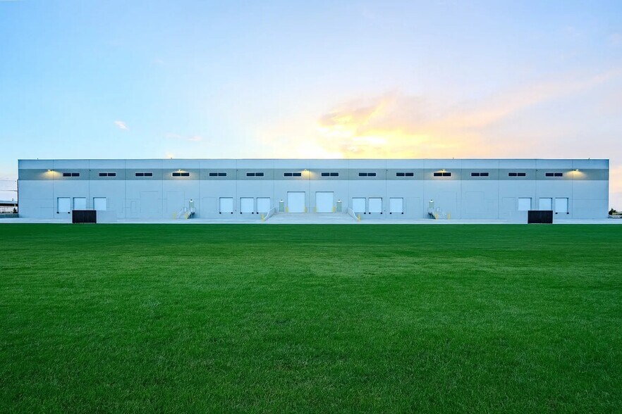 More Photos Of 19127 Red Label Ln, Caldwell Warehouse For Lease