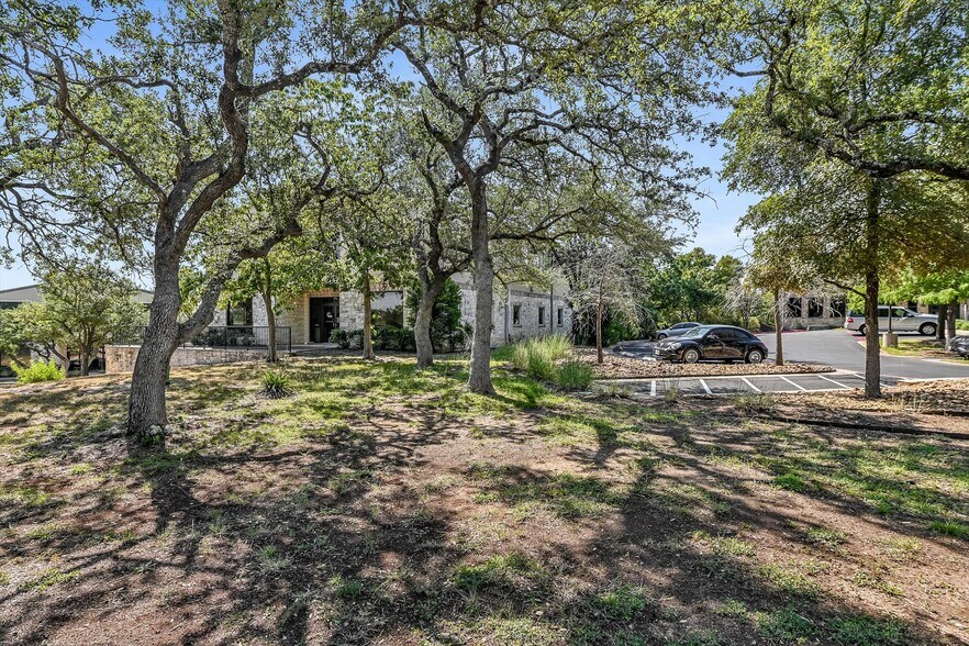 More Photos Of 7 Lakeway Centre Ct N, Lakeway Office For Lease