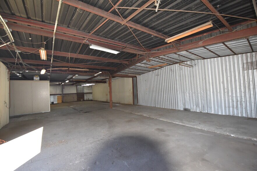 More Photos Of 2201 Chamberlain St, Houston Industrial For Sale
