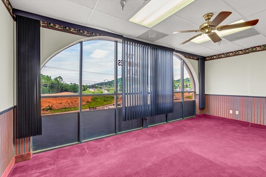 More Photos Of 6714-6716 Central Avenue Pike, Knoxville Office For Lease