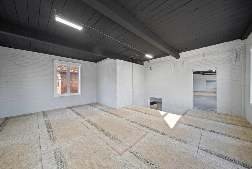 More Photos Of 174 N Main St, Franklin Light Manufacturing For Sale