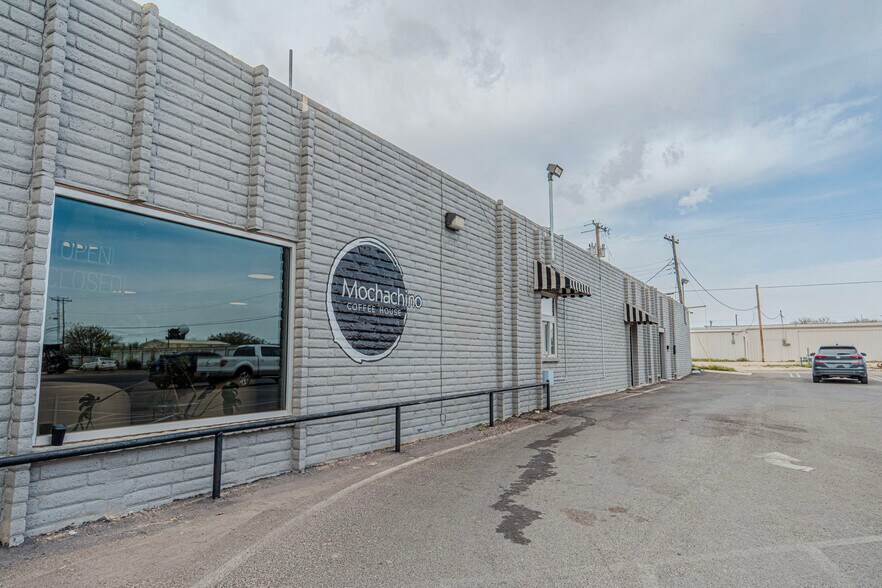 More Photos Of 109 N Main St, Seminole Restaurant For Sale