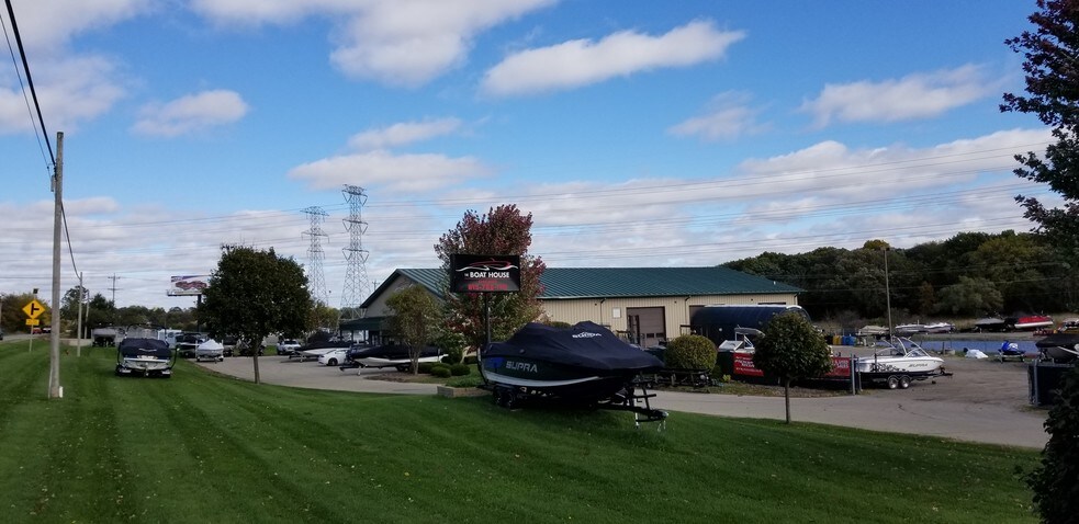 More Photos Of 2101 Route 176, Prairie Grove Showroom For Sale