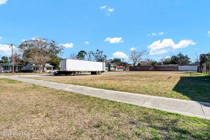 More Photos Of 1102 Chestnut St, Wilmington Land For Sale