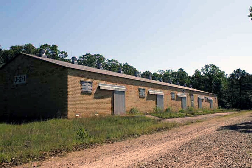 More Photos Of 10 Beech St, Hooks Unknown For Lease