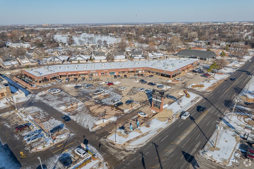 More Photos Of 12325 N May Ave, Oklahoma City General Retail For Lease