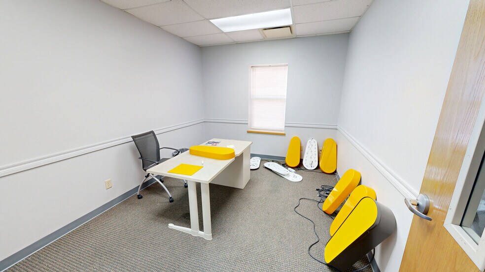 More Photos Of 1721 Acorn Dr, Rogers Warehouse For Lease