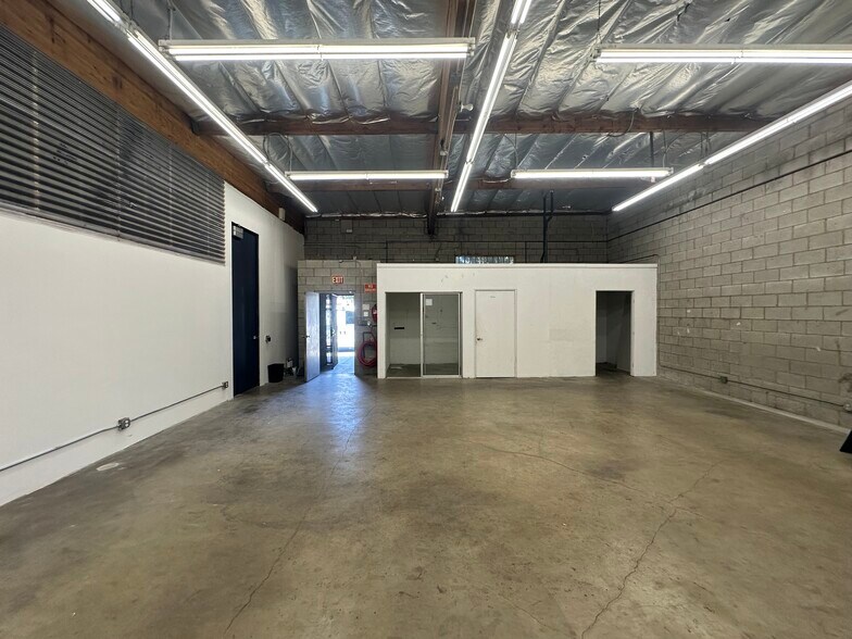 More Photos Of 3202-3206 Fletcher Dr, Los Angeles Warehouse For Lease