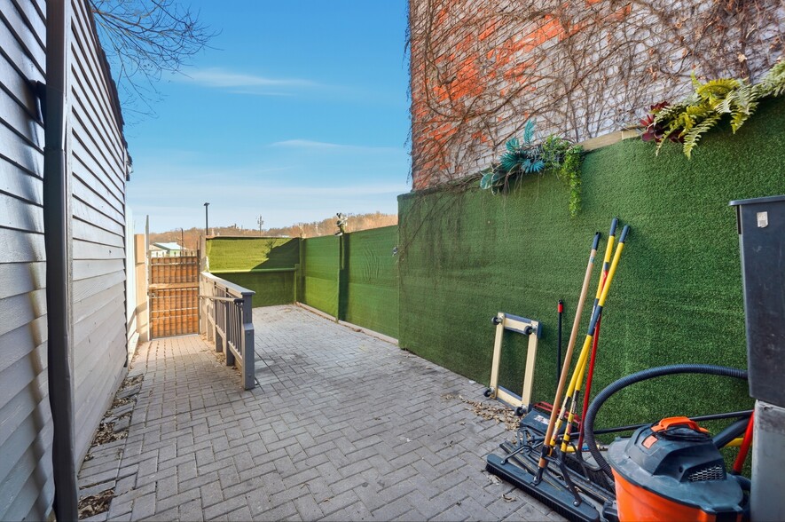 More Photos Of 4034 Hamilton Ave, Cincinnati Storefront Retail Office For Sale