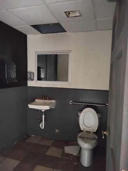 More Photos Of 42 Market St, Bangor Storefront For Lease