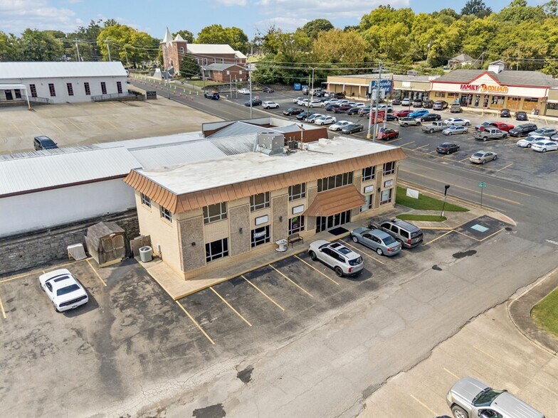 More Photos Of 506 College St W, Fayetteville Office Residential For Sale