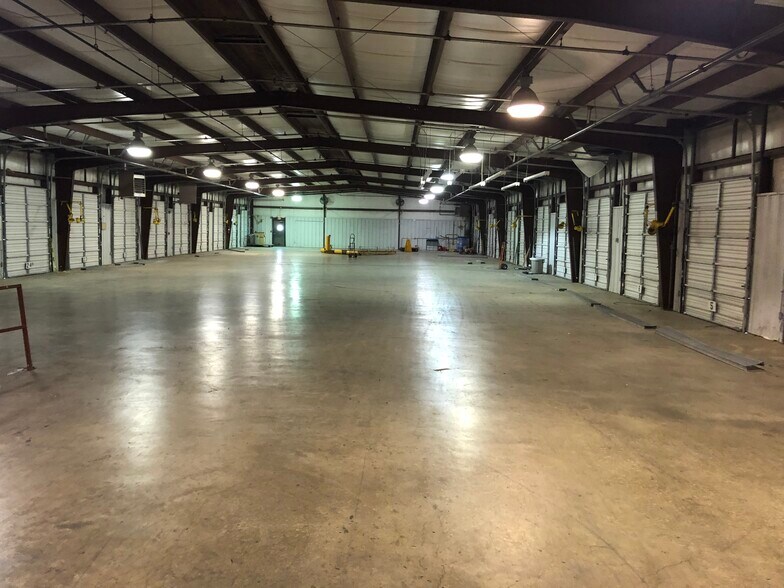 More Photos Of 398 Vinita Allen Rd, Atoka Warehouse For Lease