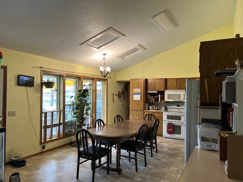 More Photos Of 821 E 7th St, Platte Hotel For Sale