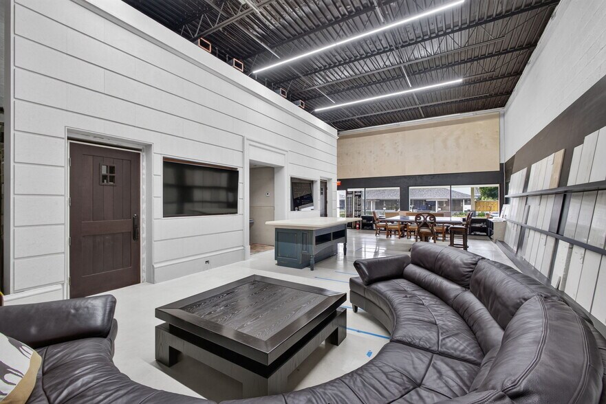 More Photos Of 1334 S Killian Dr, Lake Park Warehouse For Sale