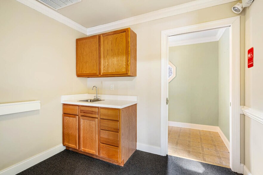 More Photos Of 130 Salem Towne Ct, Apex Office For Sale