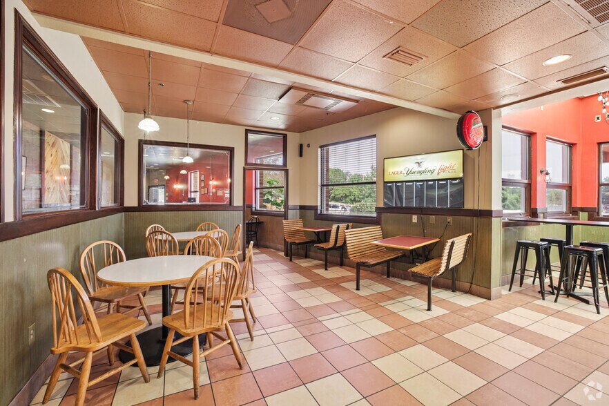 More Photos Of 200-208 W Fleming Dr, Morganton Unknown For Lease