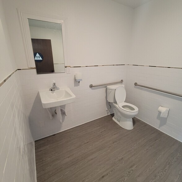 More Photos Of 7454-7470 Edinger Ave, Huntington Beach Unknown For Lease