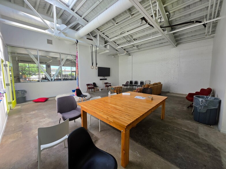 More Photos Of 118 NW 8th St, Oklahoma City Freestanding For Lease