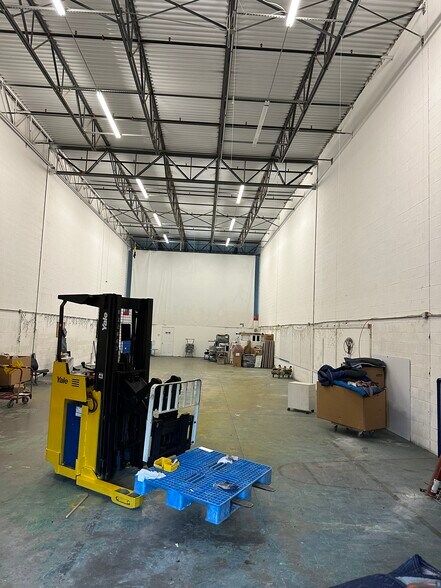 More Photos Of 21580 Atlantic Blvd, Sterling Warehouse For Lease