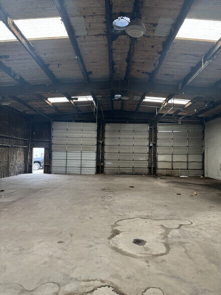 More Photos Of 326 Sycamore St, Abilene Light Manufacturing For Sale