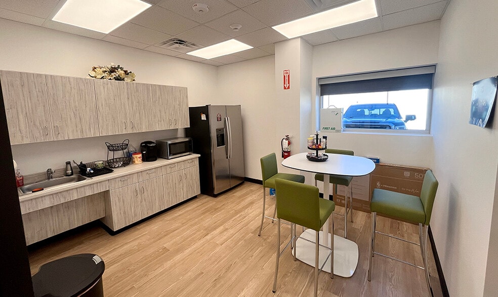 More Photos Of 11302 Tomball Park Dr, Tomball Warehouse For Sale