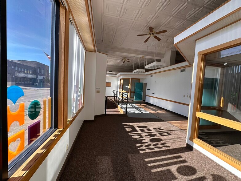 More Photos Of 127 S Knowles Ave, New Richmond Office For Lease