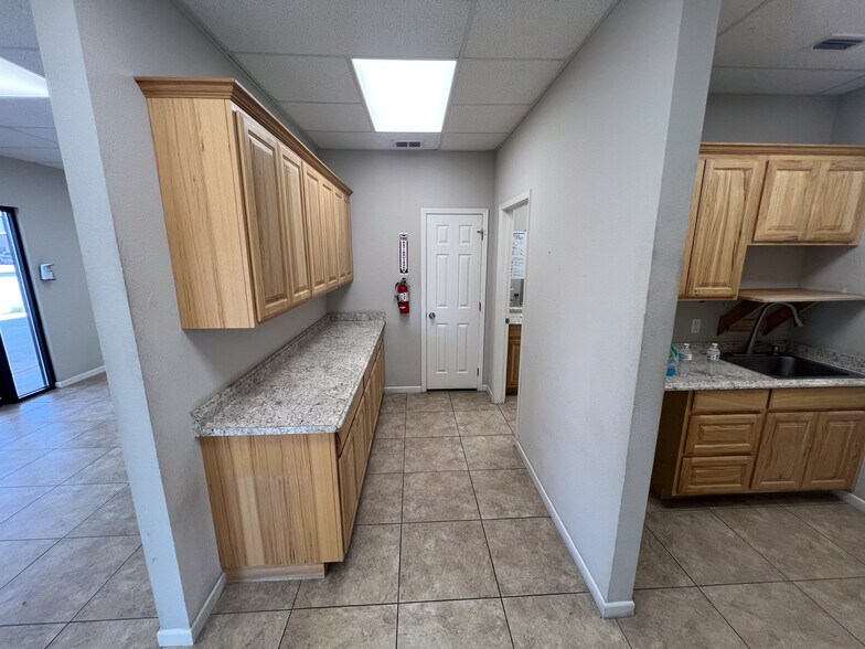 More Photos Of 6407 S County Road 1273, Midland Warehouse For Lease