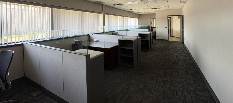 More Photos Of 51100 Grand River Ave, Wixom Manufacturing For Lease