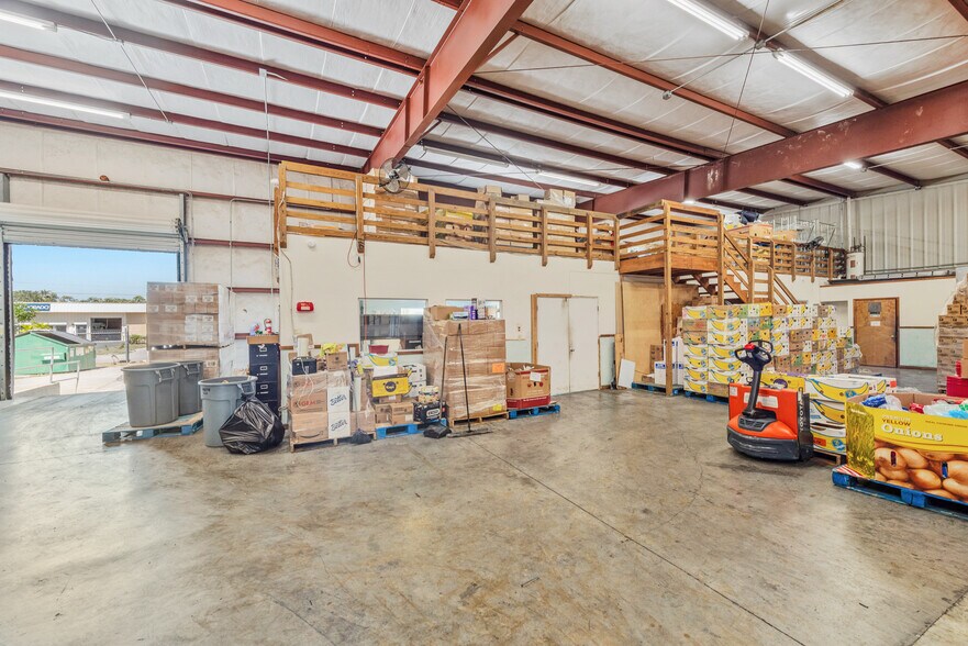 More Photos Of 4344 Arnold Ave, Naples Warehouse For Sale