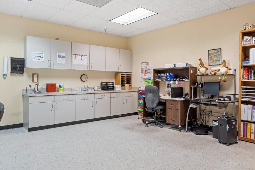 More Photos Of 1052 C St, Fresno Office For Sale