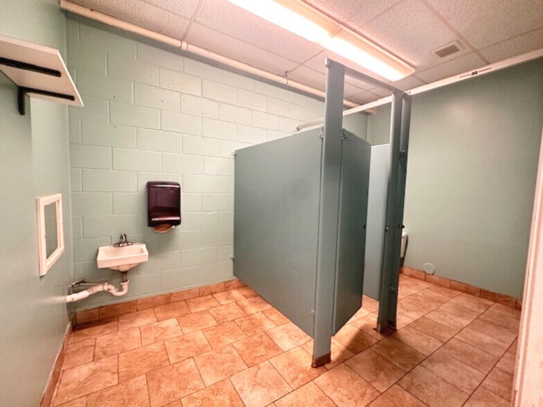 More Photos Of 4150 Pontiac Lake Rd, Waterford Religious Facility For Lease