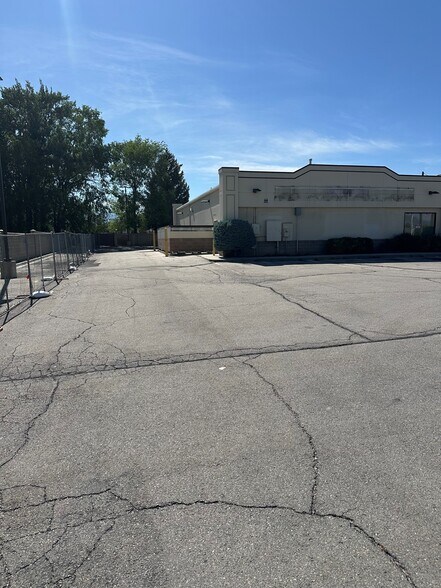 More Photos Of 1307 W 7000 S, West Jordan Service Station For Lease