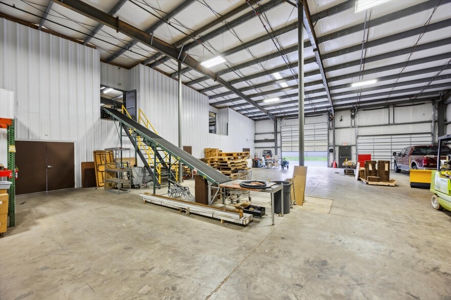 More Photos Of 475 Business Park Ln, Allentown Warehouse For Lease