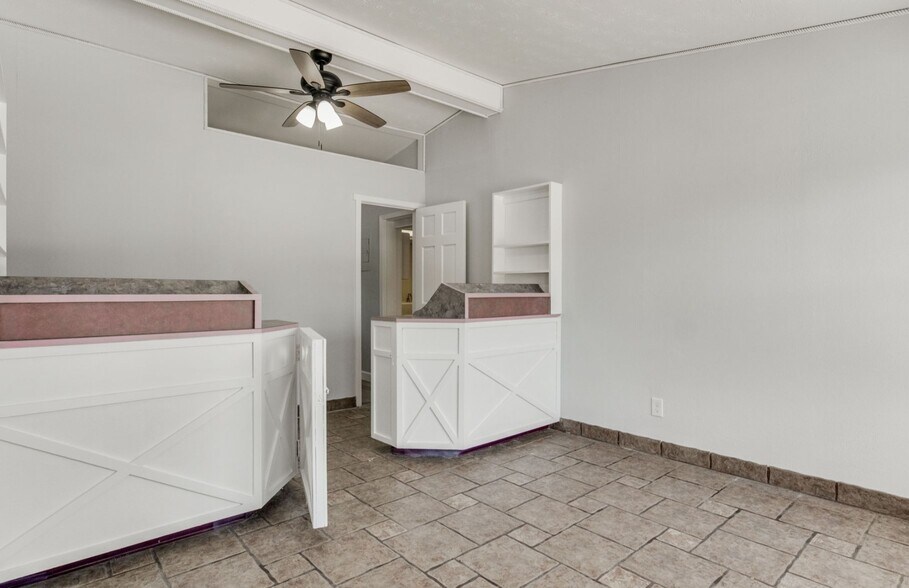 More Photos Of 817 Beverly Pky, Pensacola General Retail For Sale