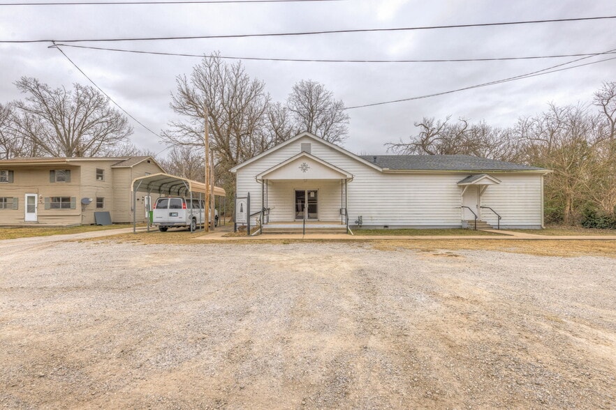 More Photos Of 215 S Bixby St, Coweta Religious Facility For Sale