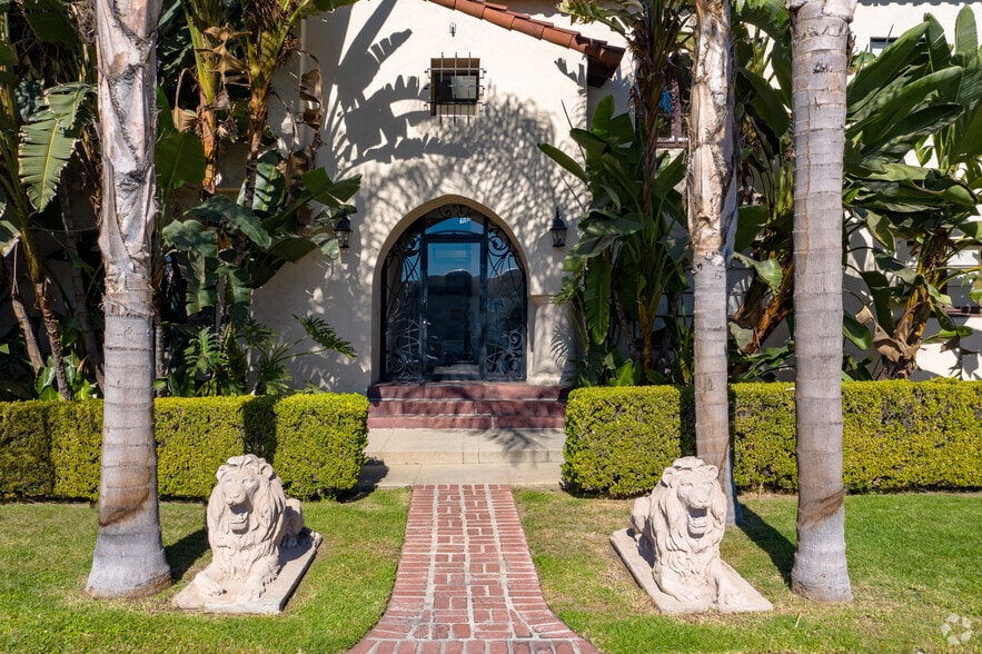 More Photos Of 6525 W Sunset Blvd, Los Angeles Loft Creative Space For Lease