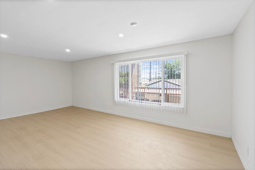 More Photos Of 511 E Washington Ave, Santa Ana Apartments For Sale