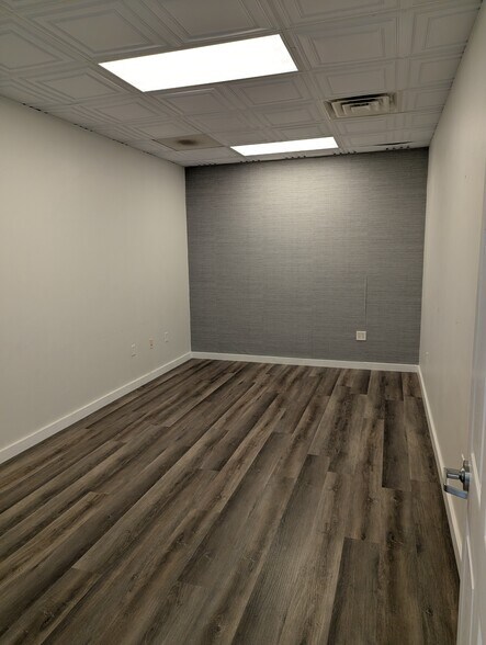 More Photos Of 1449 Green Bay Rd, Sturgeon Bay General Retail For Lease