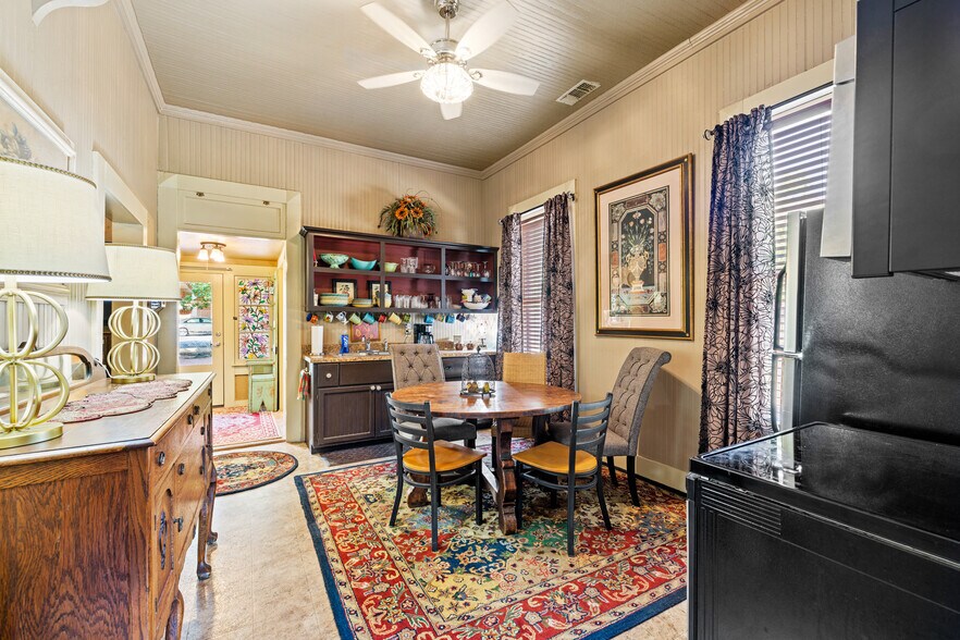 More Photos Of 303 W Austin St, Fredericksburg Office Residential For Sale