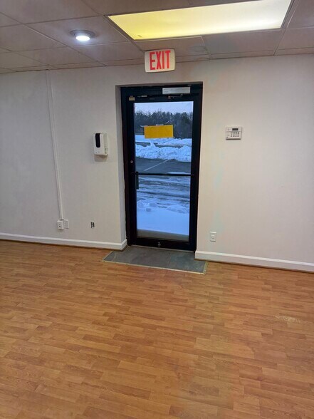 More Photos Of 7631 Fullerton Rd, Springfield Warehouse For Lease