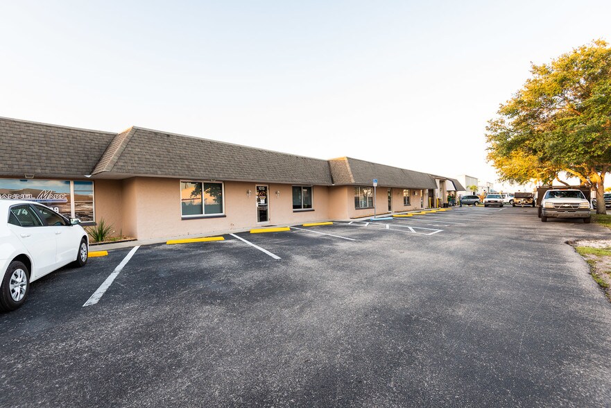 More Photos Of 1013-1017 SE 12th Ave, Cape Coral Industrial For Lease