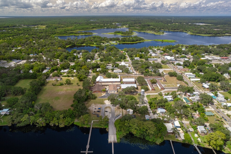 More Photos Of 101 S Prospect St, Crescent City Flex For Sale
