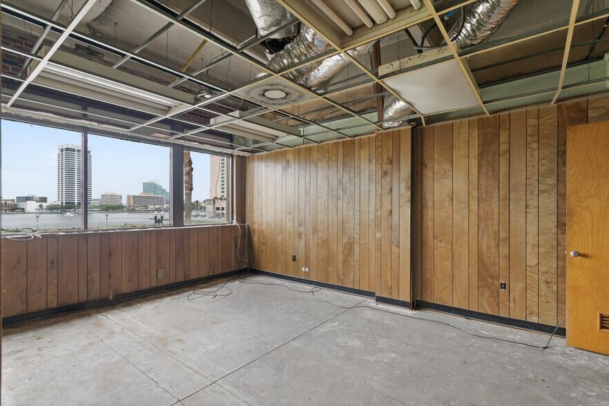 More Photos Of 327-345 E Bay St, Jacksonville Storefront Retail Office For Lease